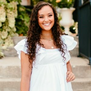 Meet your Posher, Lauren